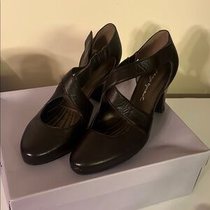 Easy Spirit Brown Heels with Classic Strap